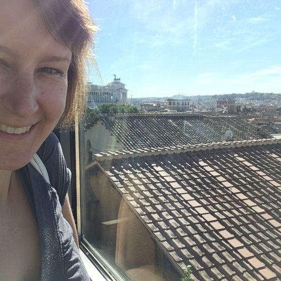 Meet the Posher, Beth - Picture 2 of 4